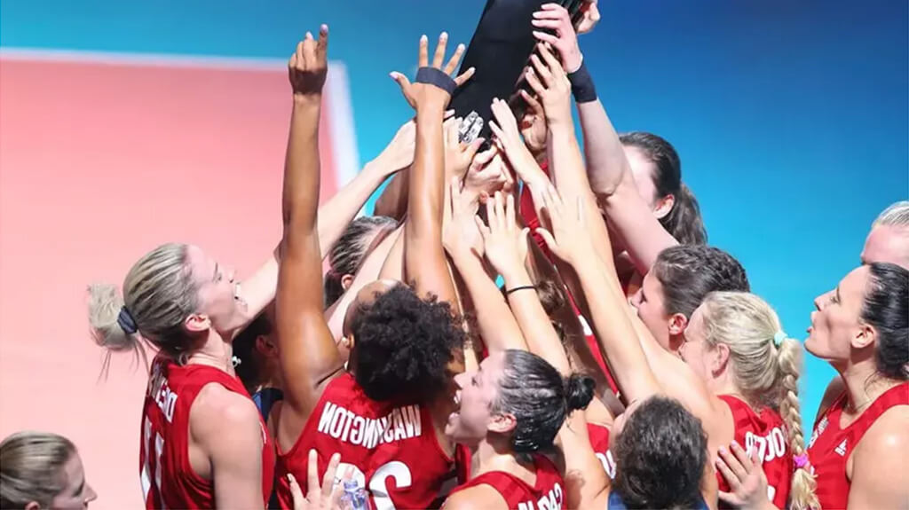 volleyball team celebrating a win